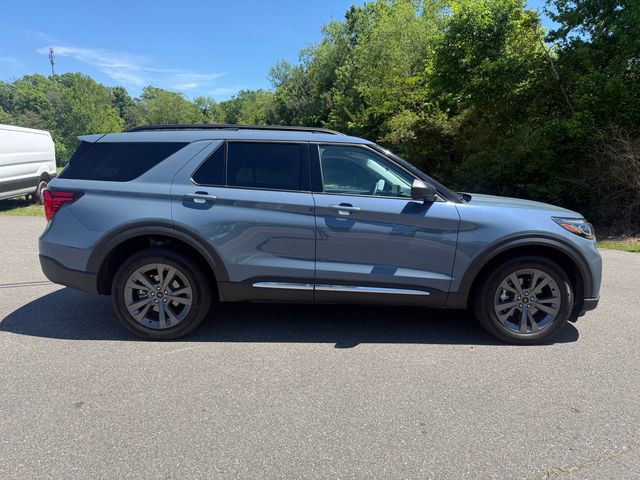 Used 2025 Ford Explorer Active w/ Active Comfort Package AWD/4WD image 2