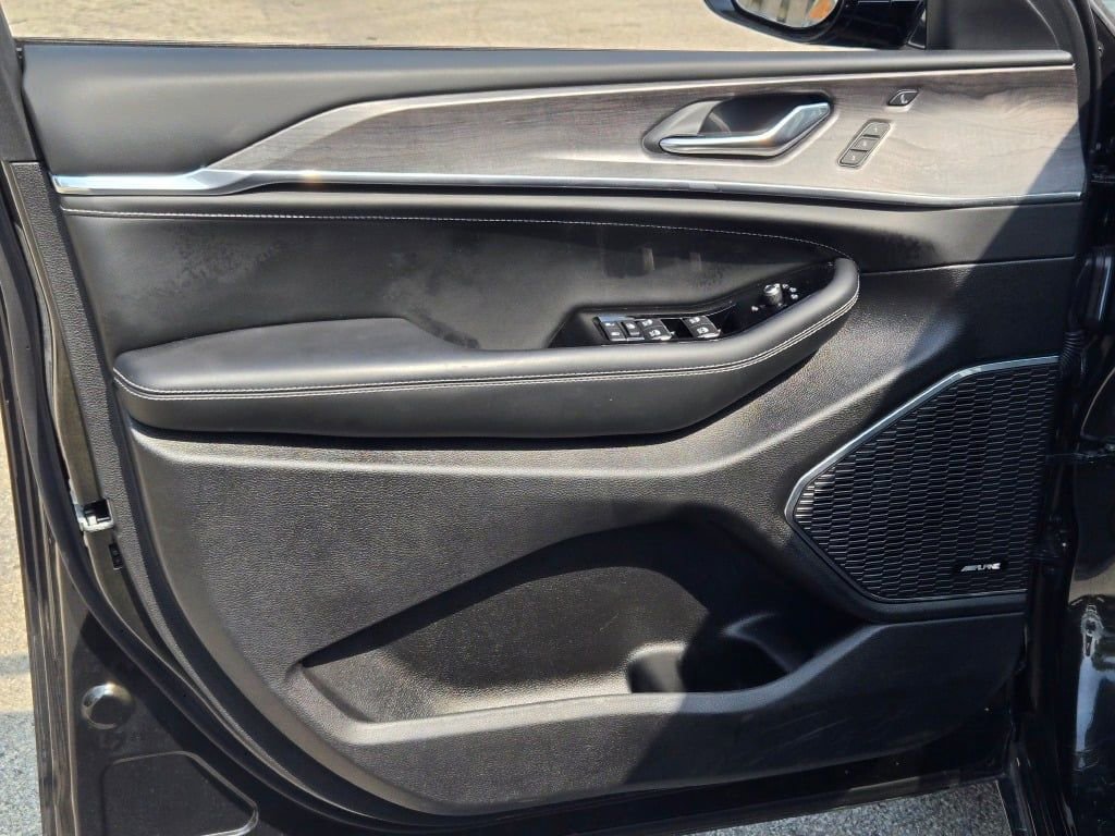 Certified 2024 Jeep Grand Cherokee Overland w/ Luxury Tech Group IV image 19