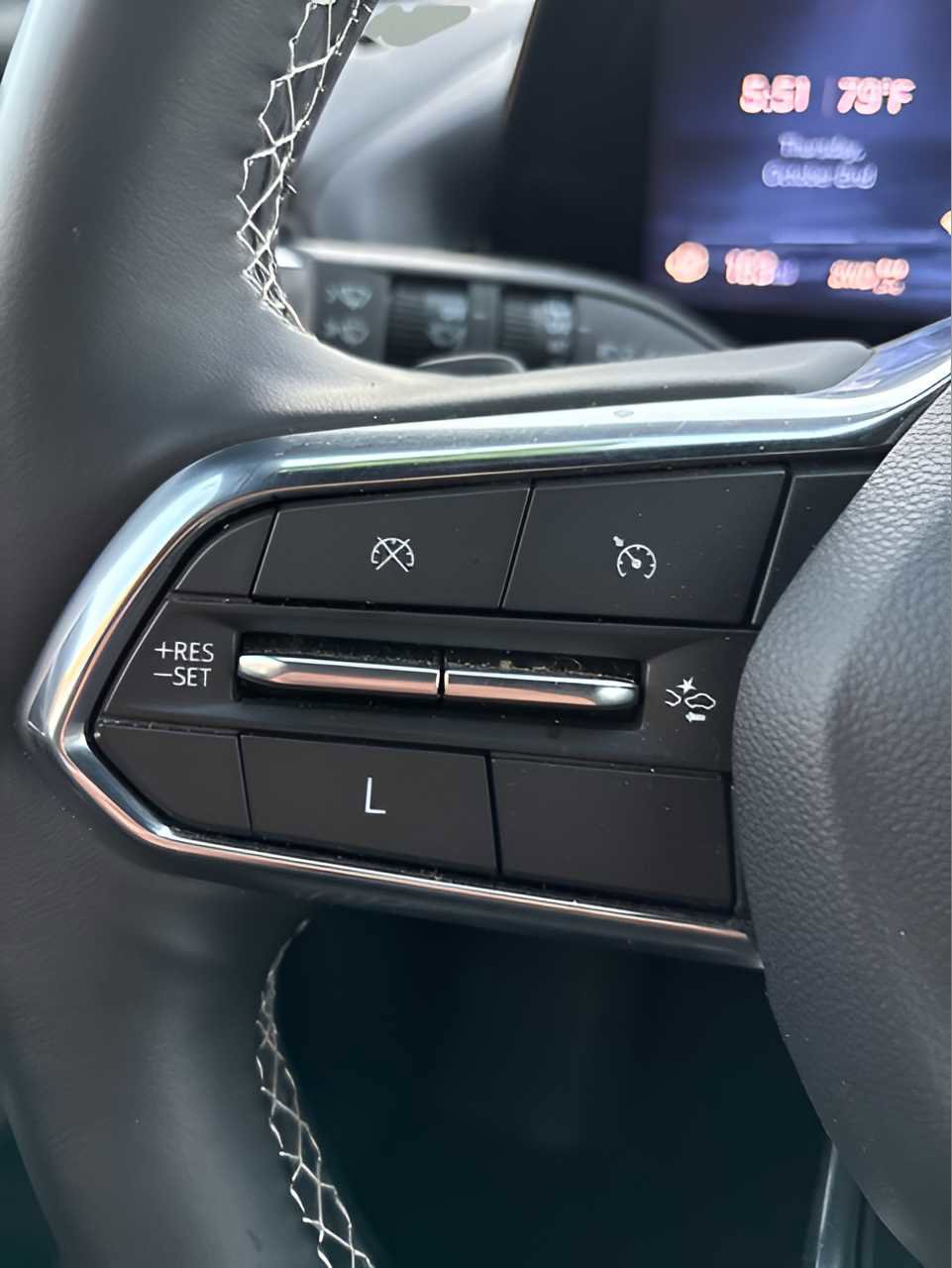 Used 2025 Chevrolet Traverse LT image 25