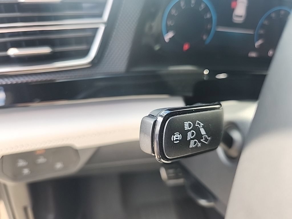 Used 2025 Volkswagen Atlas Cross Sport SEL Premium R-Line AWD/4WD image 28