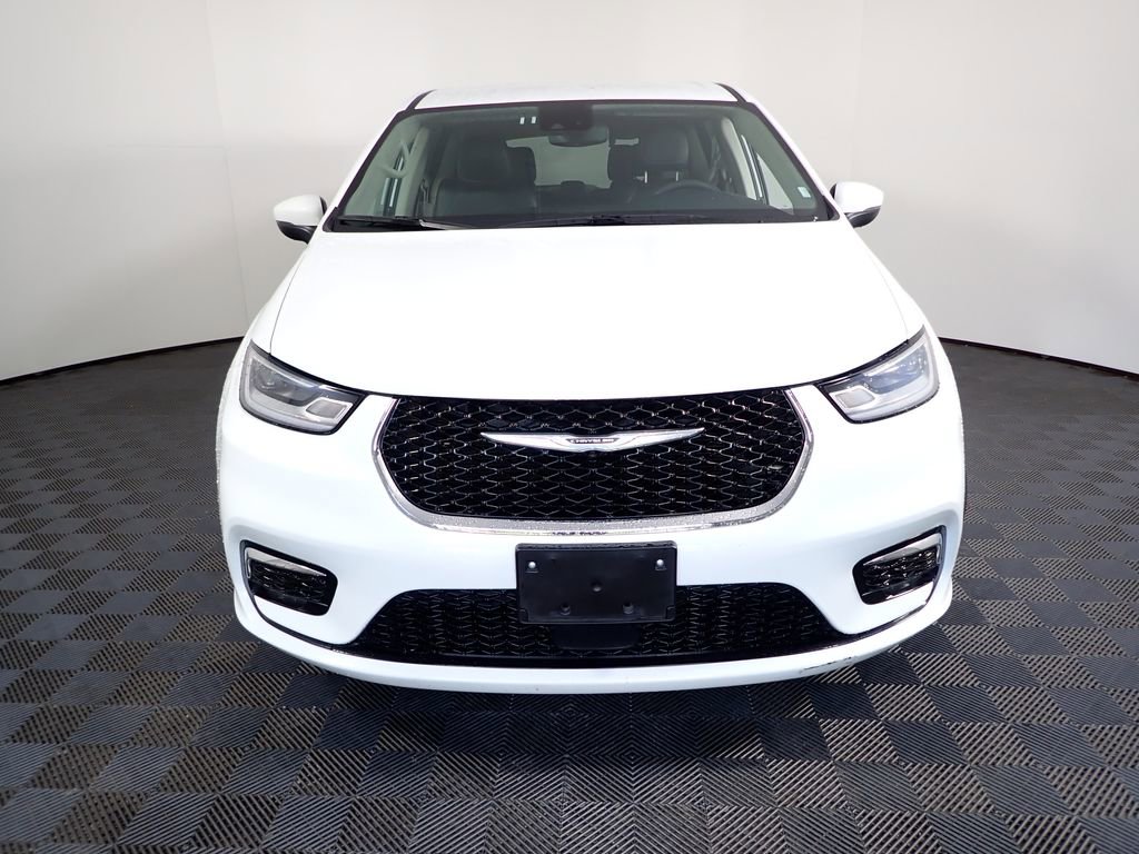 Used 2023 Chrysler Pacifica Touring-L FWD image 9