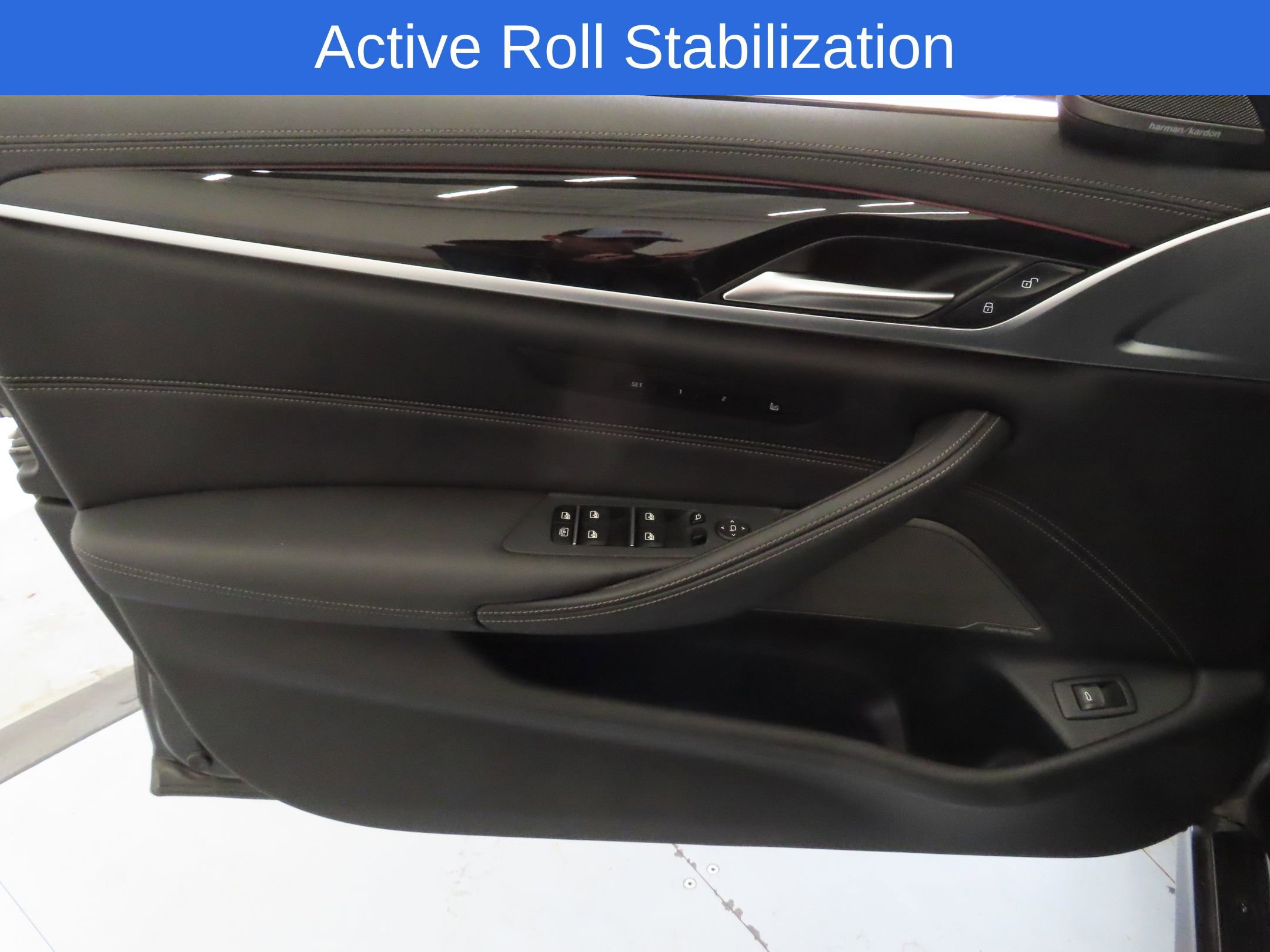 Used 2023 BMW M550i xDrive w/ Dynamic Handling Package image 11