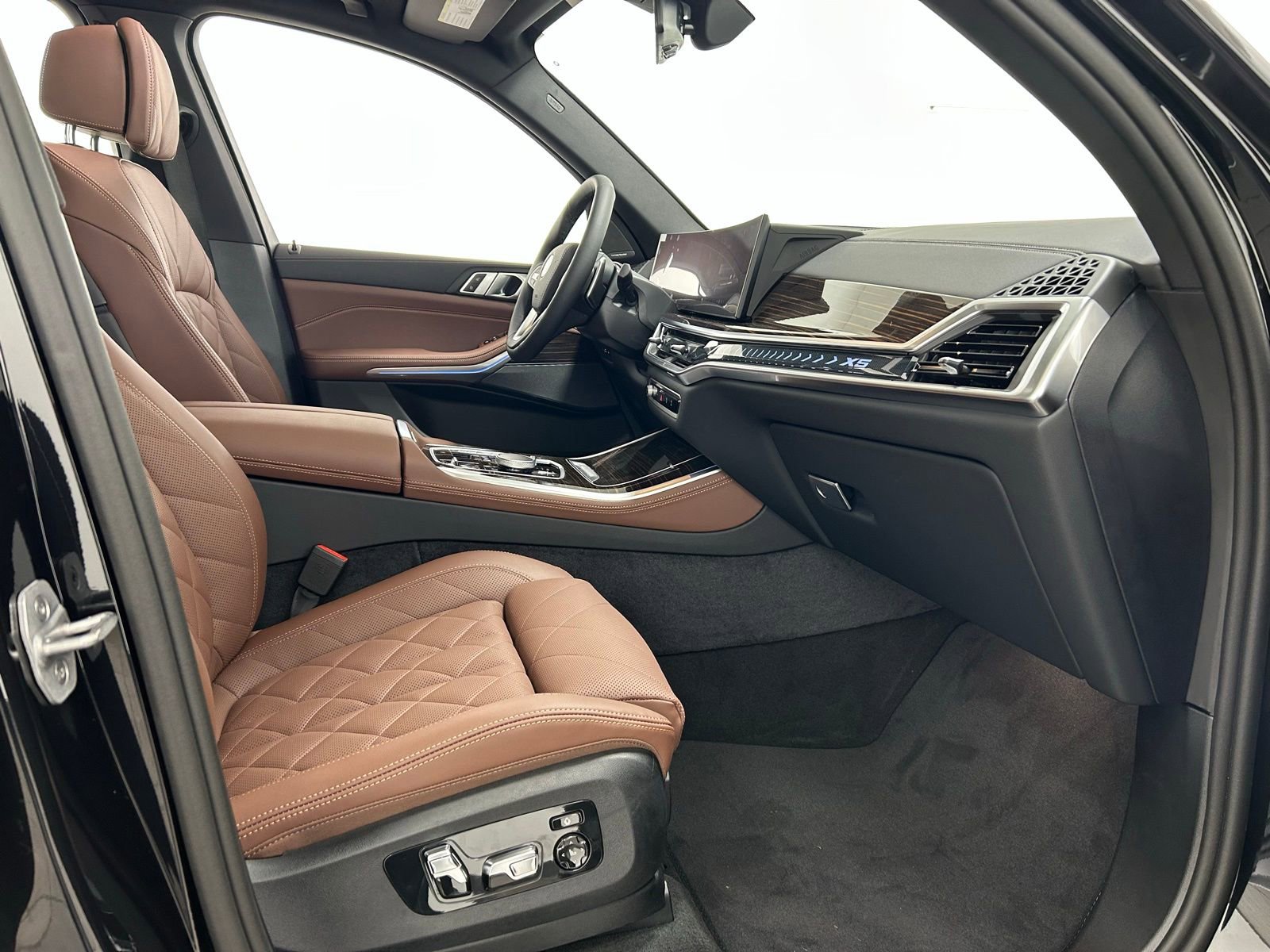 Used 2026 BMW X5 xDrive50e w/ Climate Comfort Package image 42