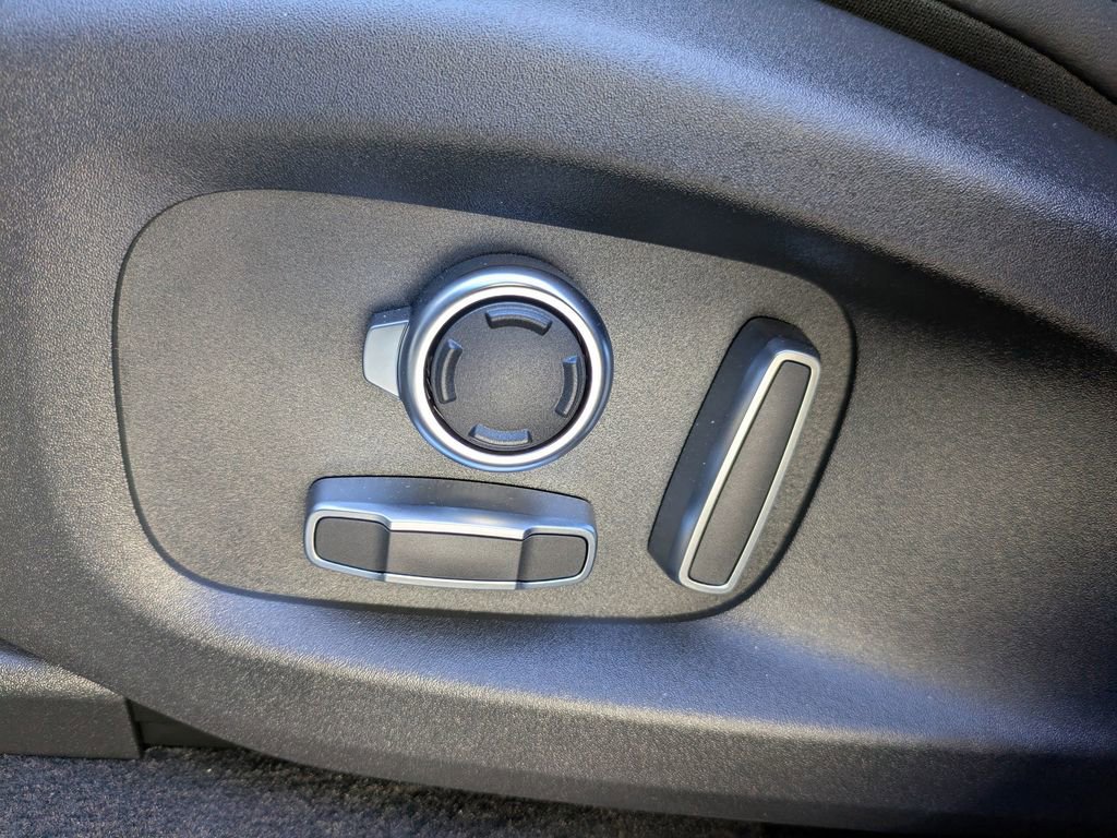 New 2026 Jaguar F-PACE SVR image 21