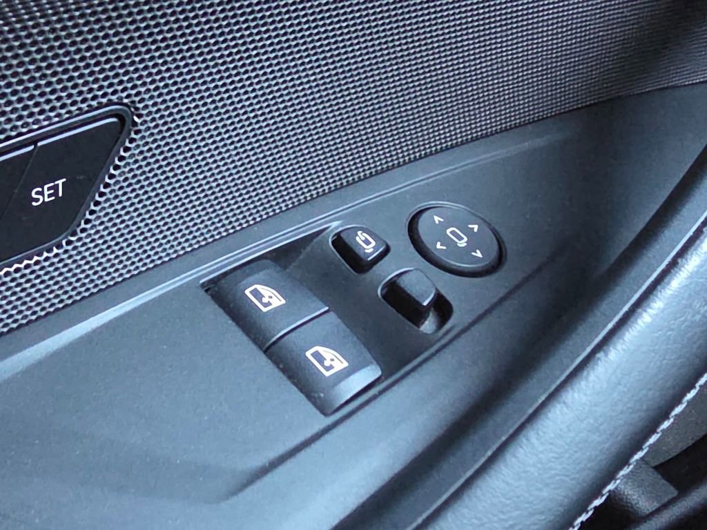 Used 2021 BMW M4 Competition w/ M Carbon Exterior Package image 27