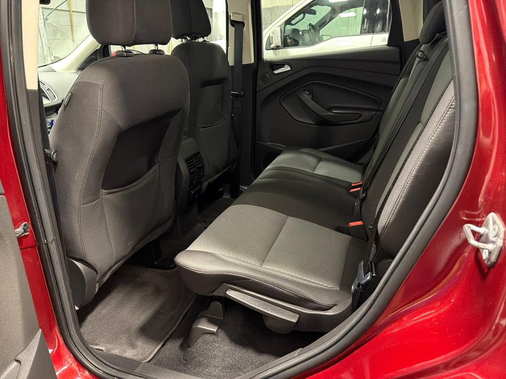 Used 2017 Ford Escape SE w/ Equipment Group 201A AWD/4WD image 16