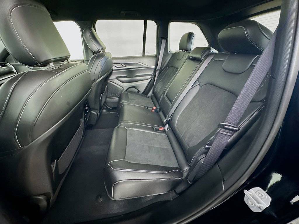 Certified 2025 Jeep Grand Cherokee Altitude image 35