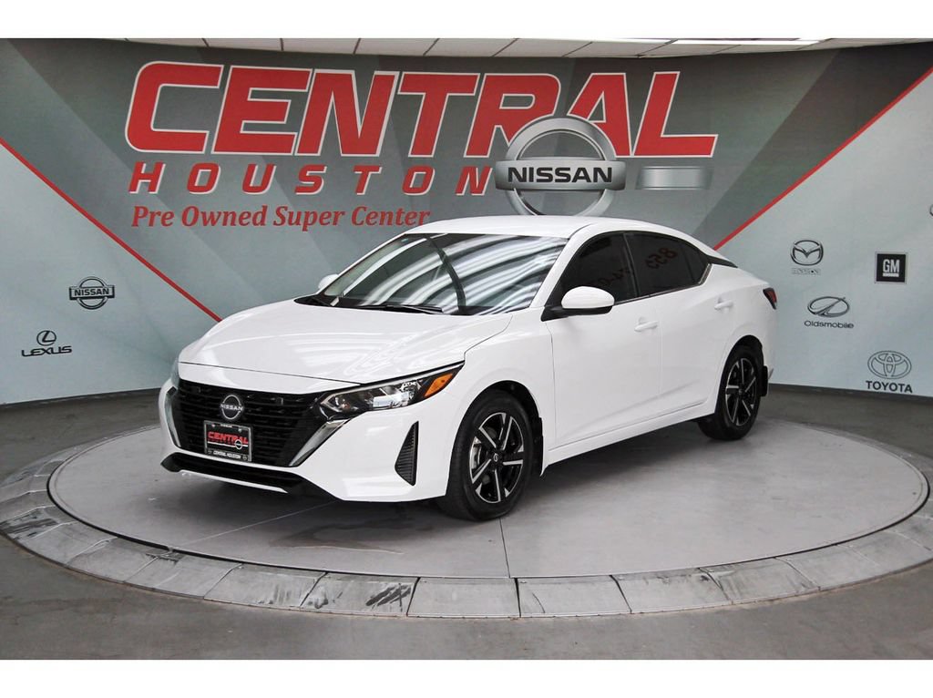 Used 2025 Nissan Sentra SV FWD image 2