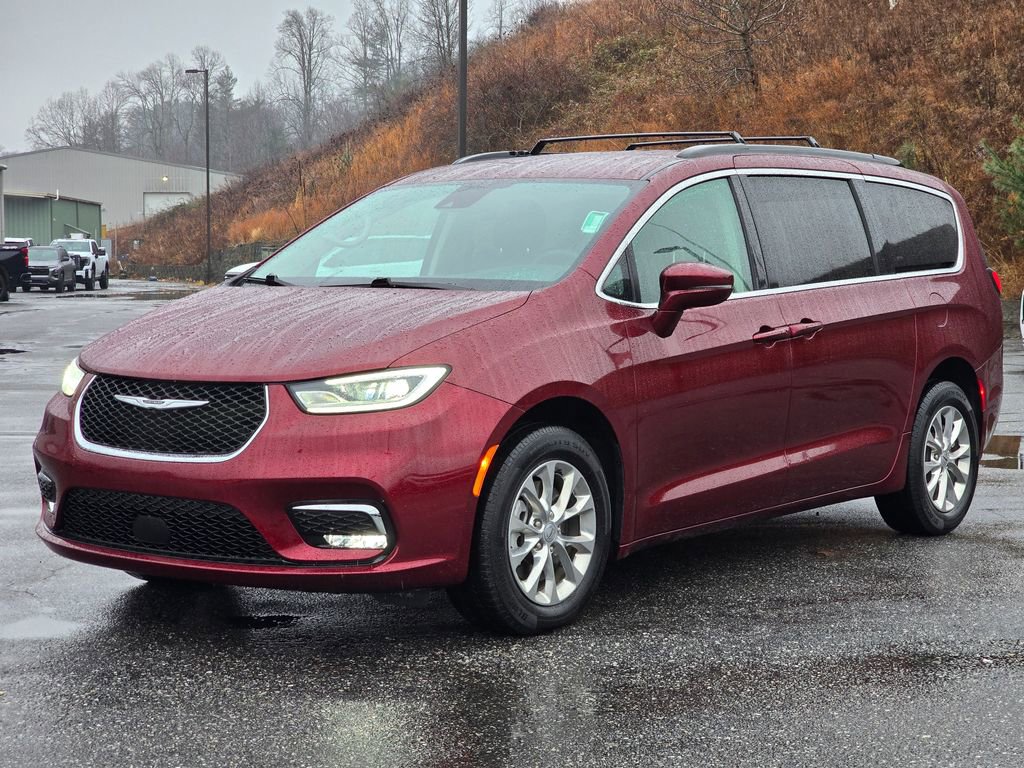 Used 2022 Chrysler Pacifica Touring-L image 2