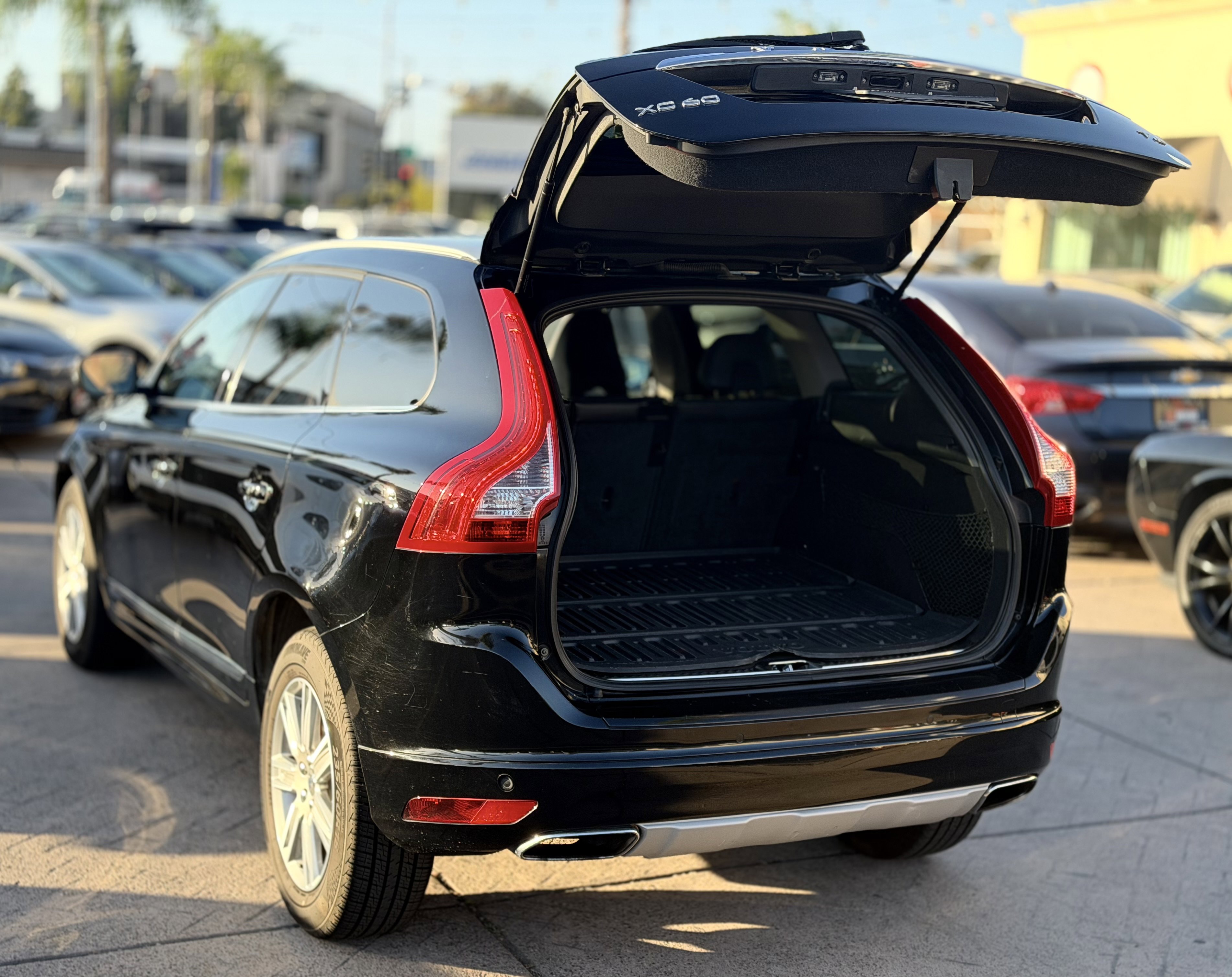 Used 2016 Volvo XC60 T6 FWD image 11