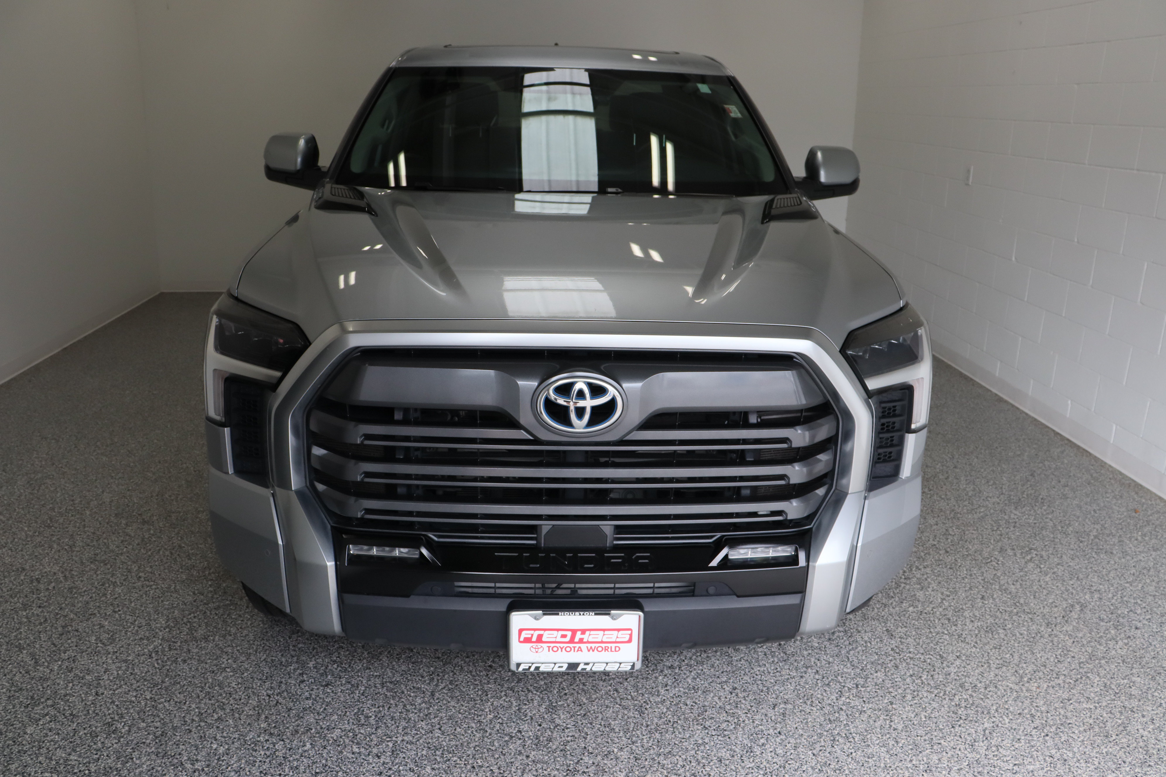 Used 2024 Toyota Tundra Limited w/ Power Package AWD/4WD image 3