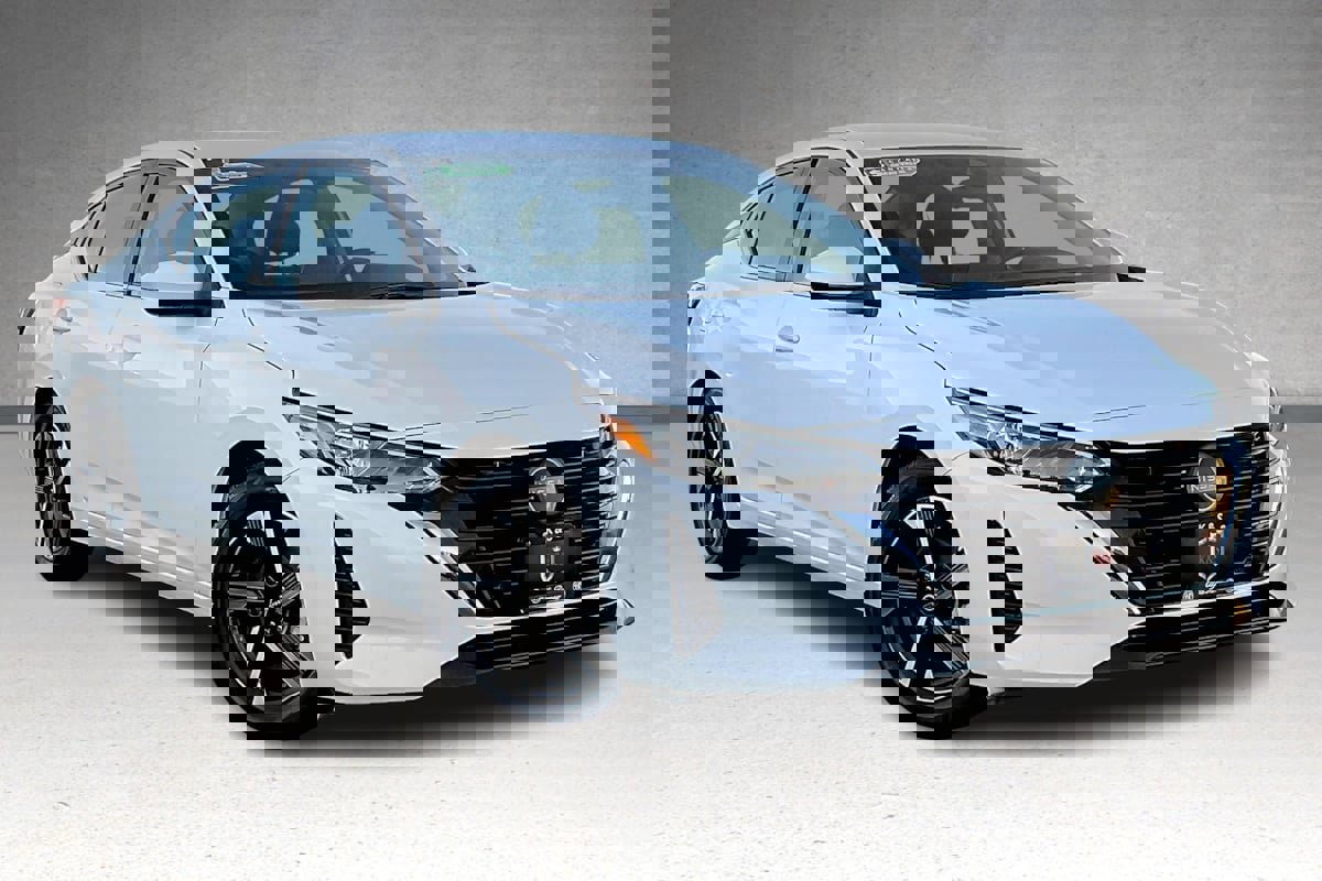 Used 2024 Nissan Sentra SV image 2