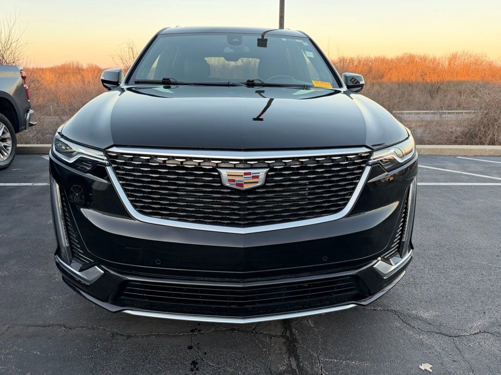 Used 2023 Cadillac XT6 Premium Luxury image 3