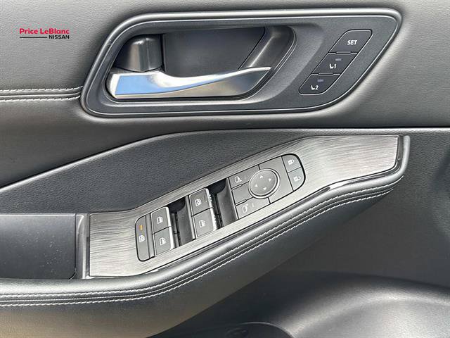 Certified 2025 Nissan Rogue SL w/ Tech Package AWD/4WD image 30
