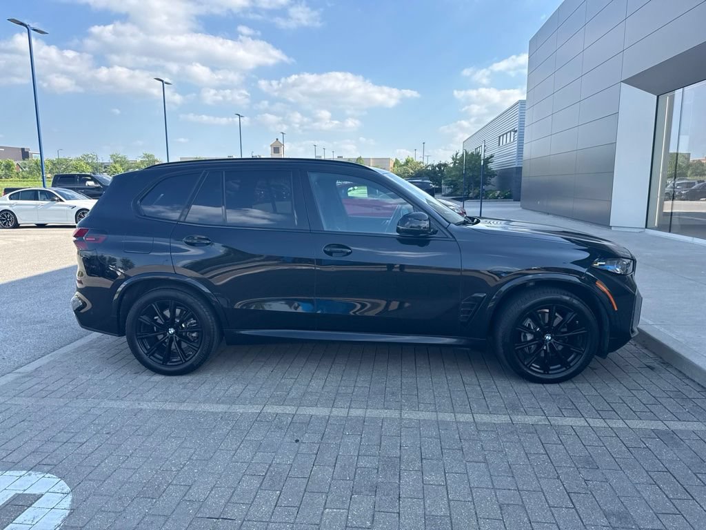 Used 2024 BMW X5 xDrive40i w/ M Sport Package AWD/4WD image 4