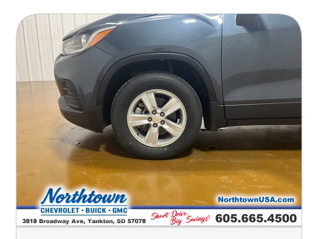 Used 2022 Chevrolet Trax LT w/ LT Convenience Package AWD/4WD image 24