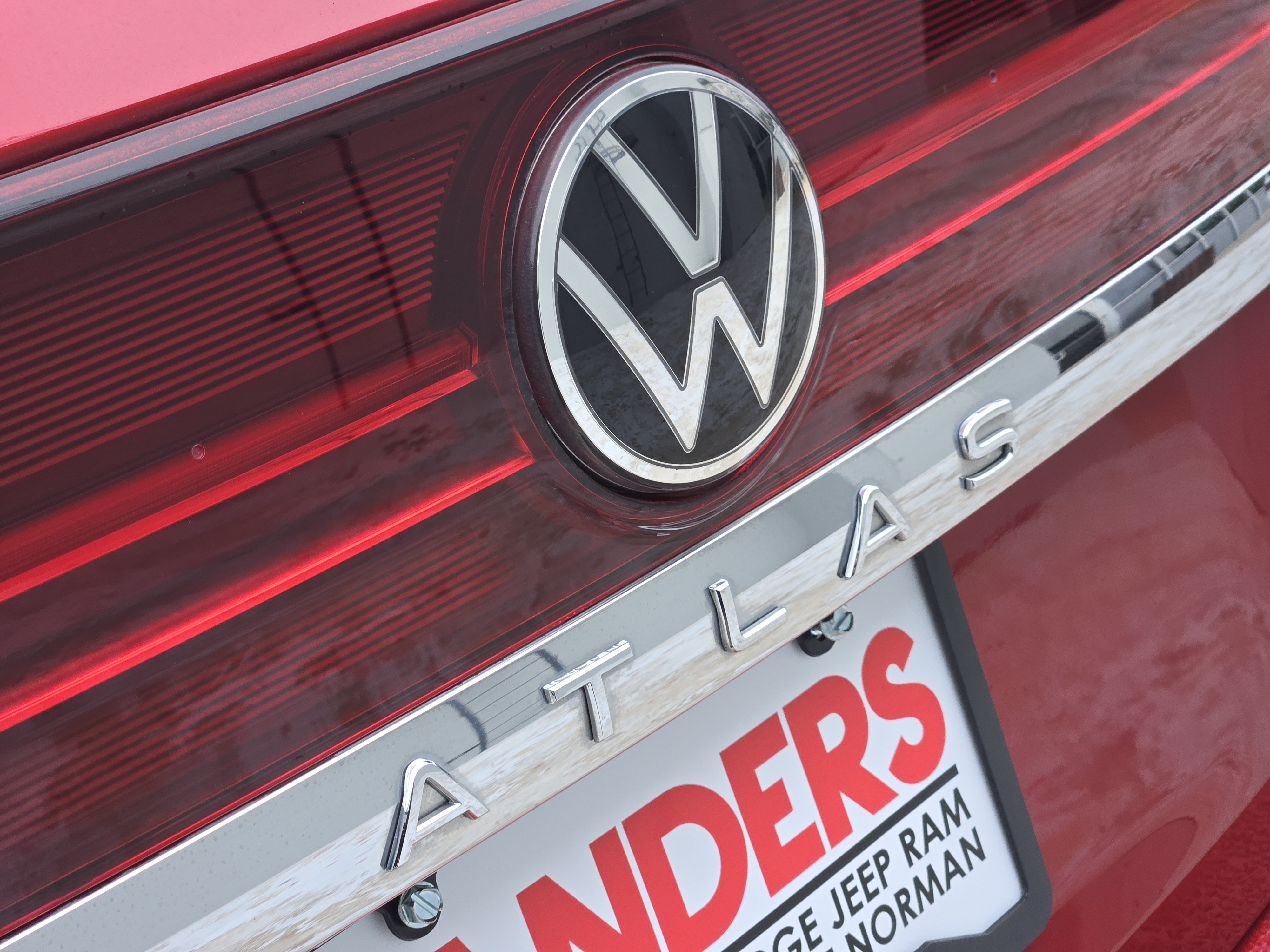 Used 2024 Volkswagen Atlas SEL AWD/4WD image 12