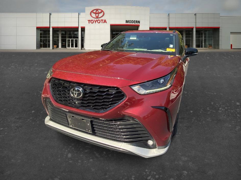 Used 2021 Toyota Highlander XSE FWD image 11