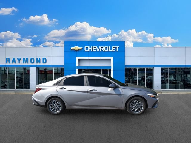 Used 2024 Hyundai Elantra SEL FWD image 2