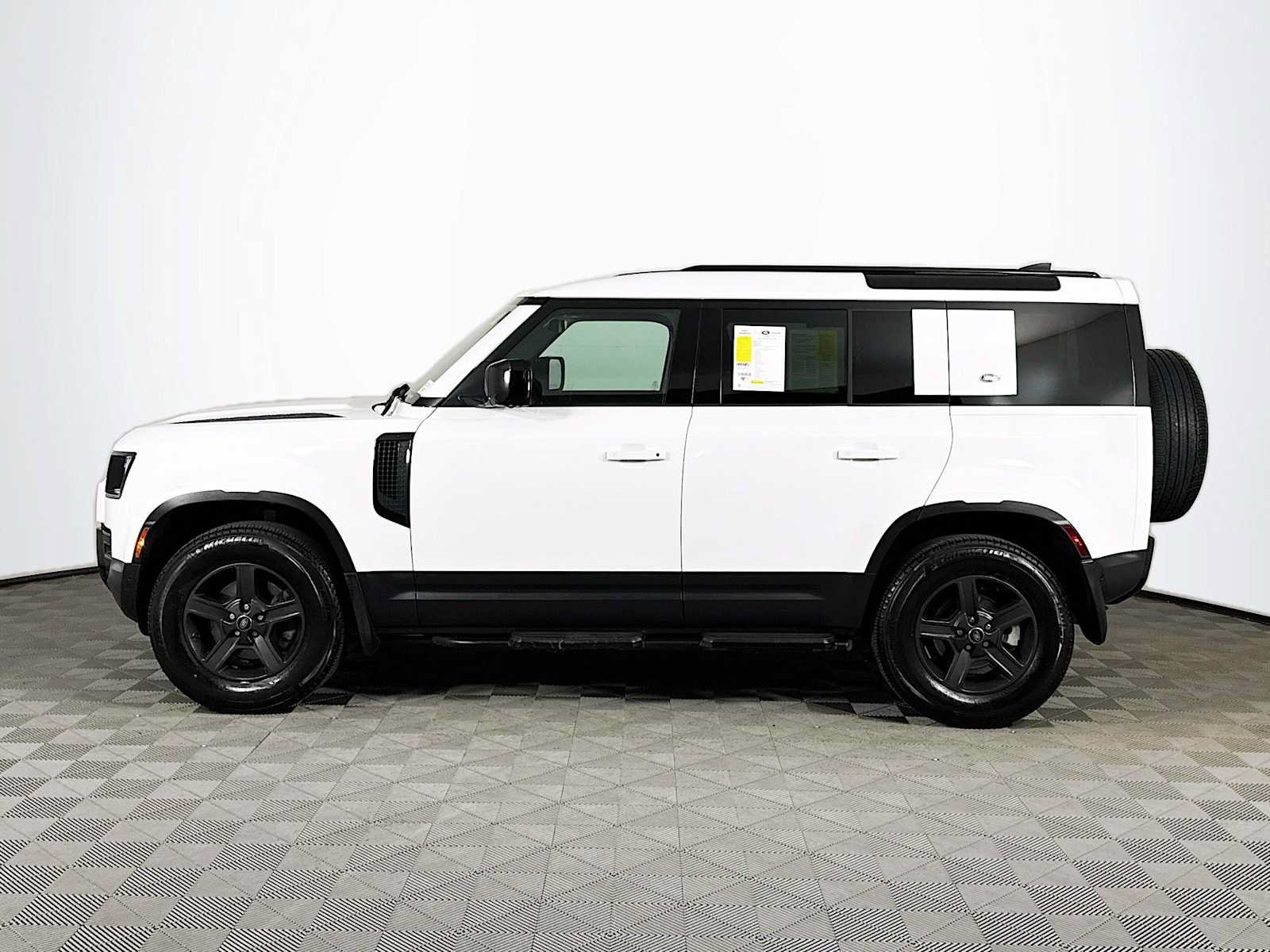 Used 2022 Land Rover Defender 110 AWD/4WD image 8