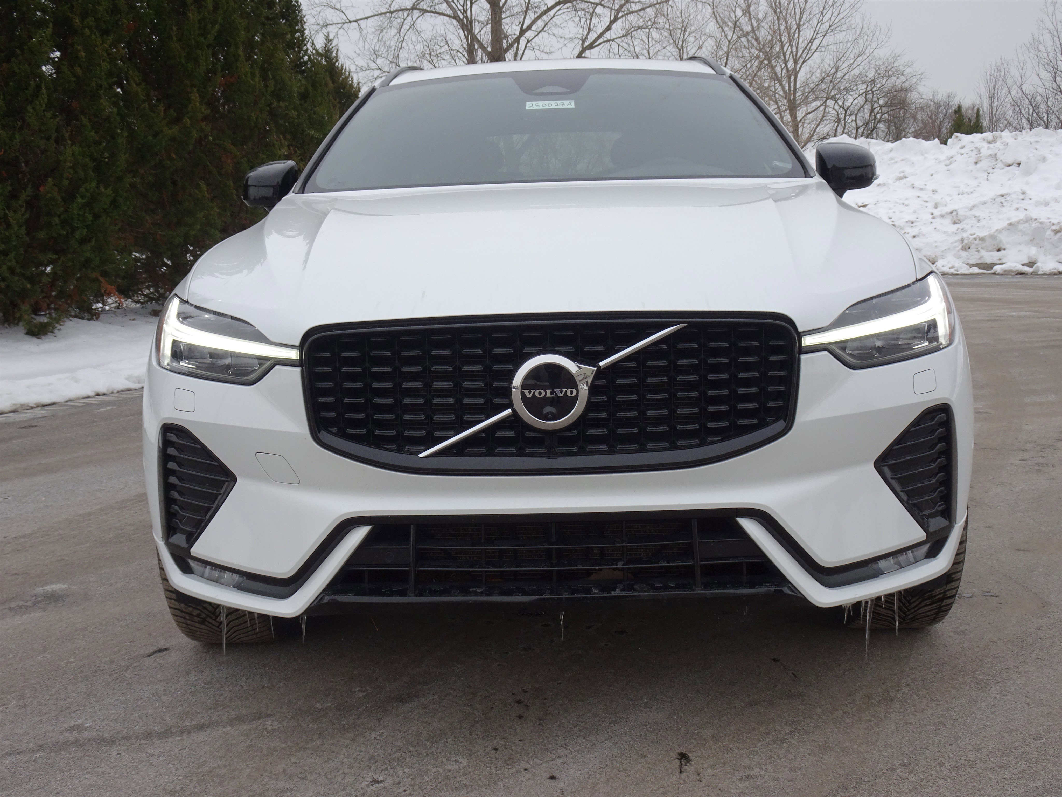 Used 2022 Volvo XC60 B6 R-Design w/ Advanced Package image 12