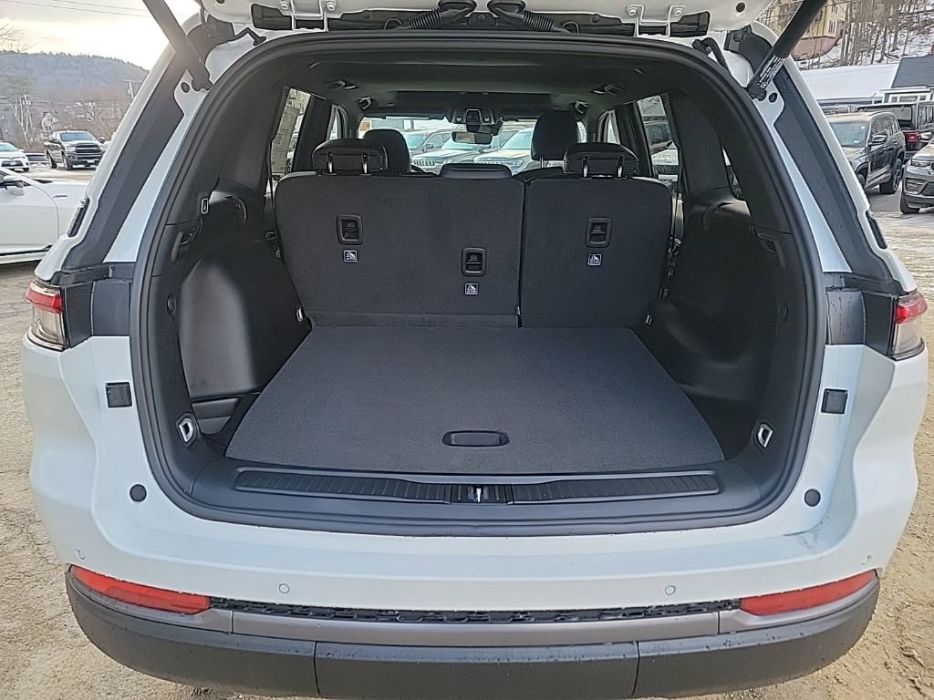 New 2026 Jeep Grand Cherokee Altitude image 8