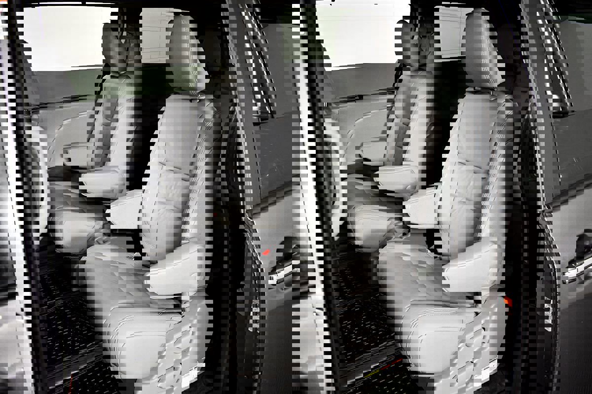 Used 2015 Toyota Sienna XLE image 32