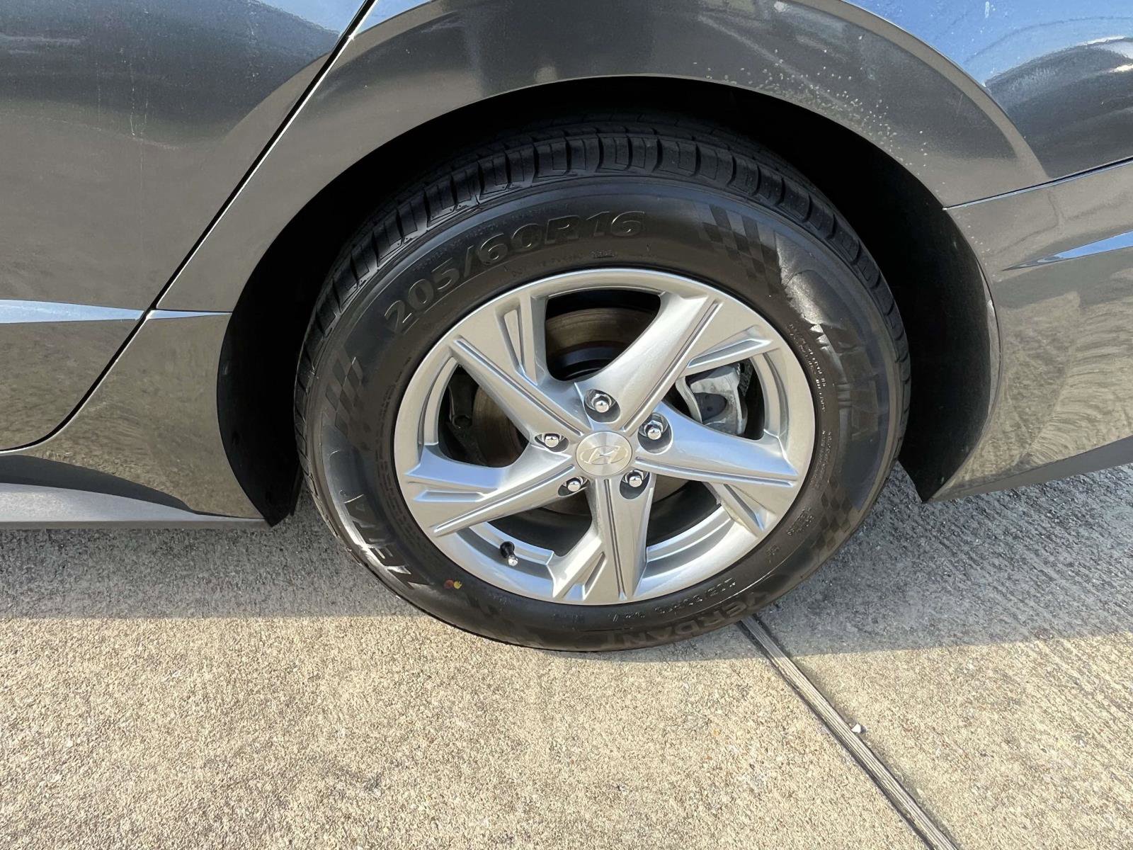 Certified 2023 Hyundai Sonata SE w/ Preferred Accessory Package FWD image 6