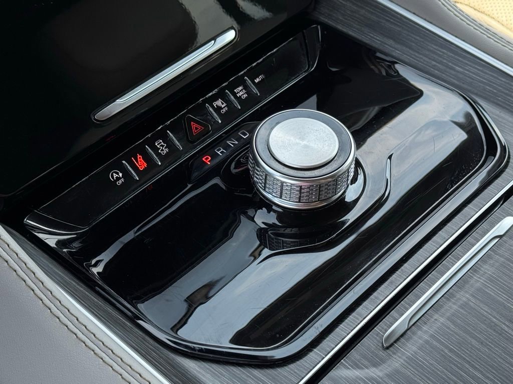 Used 2024 Jeep Wagoneer Series II w/ Flexible Seating Group image 32