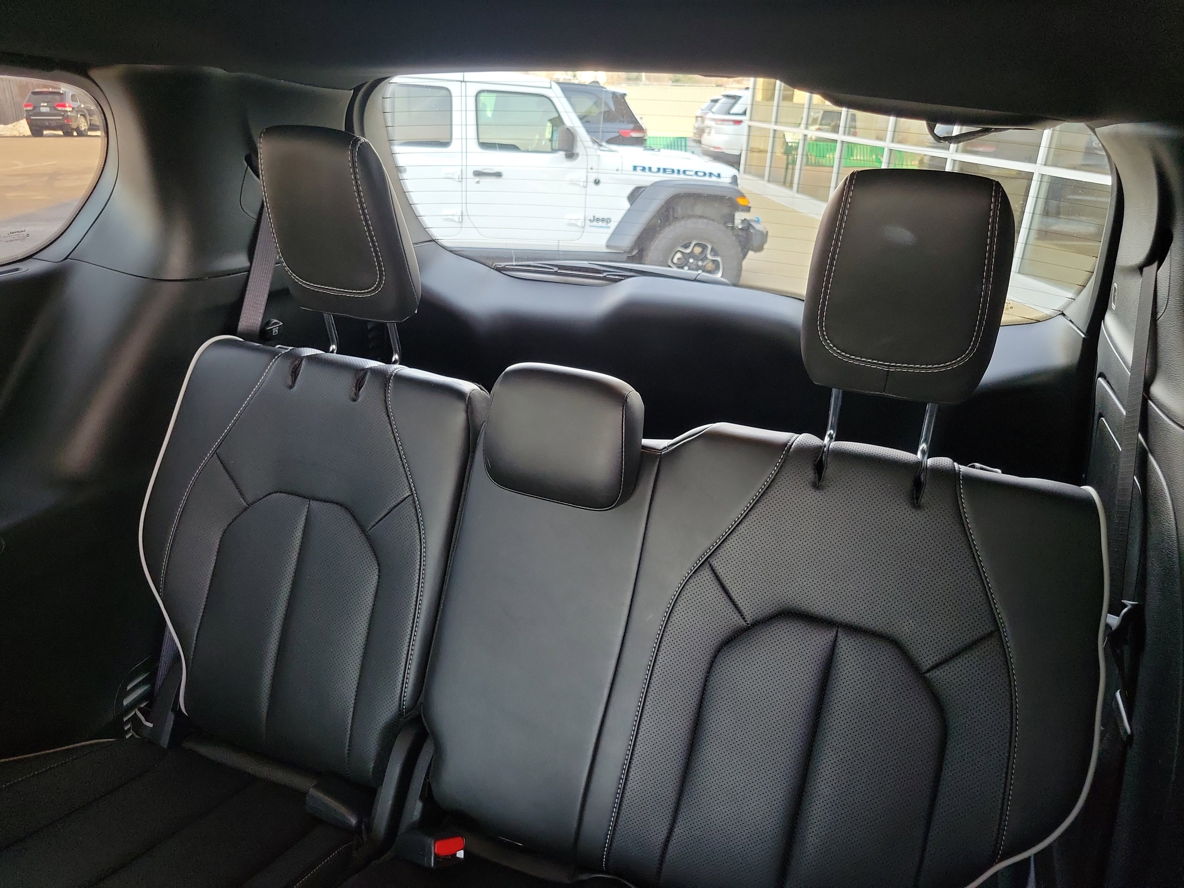 Used 2025 Chrysler Pacifica Premium image 19