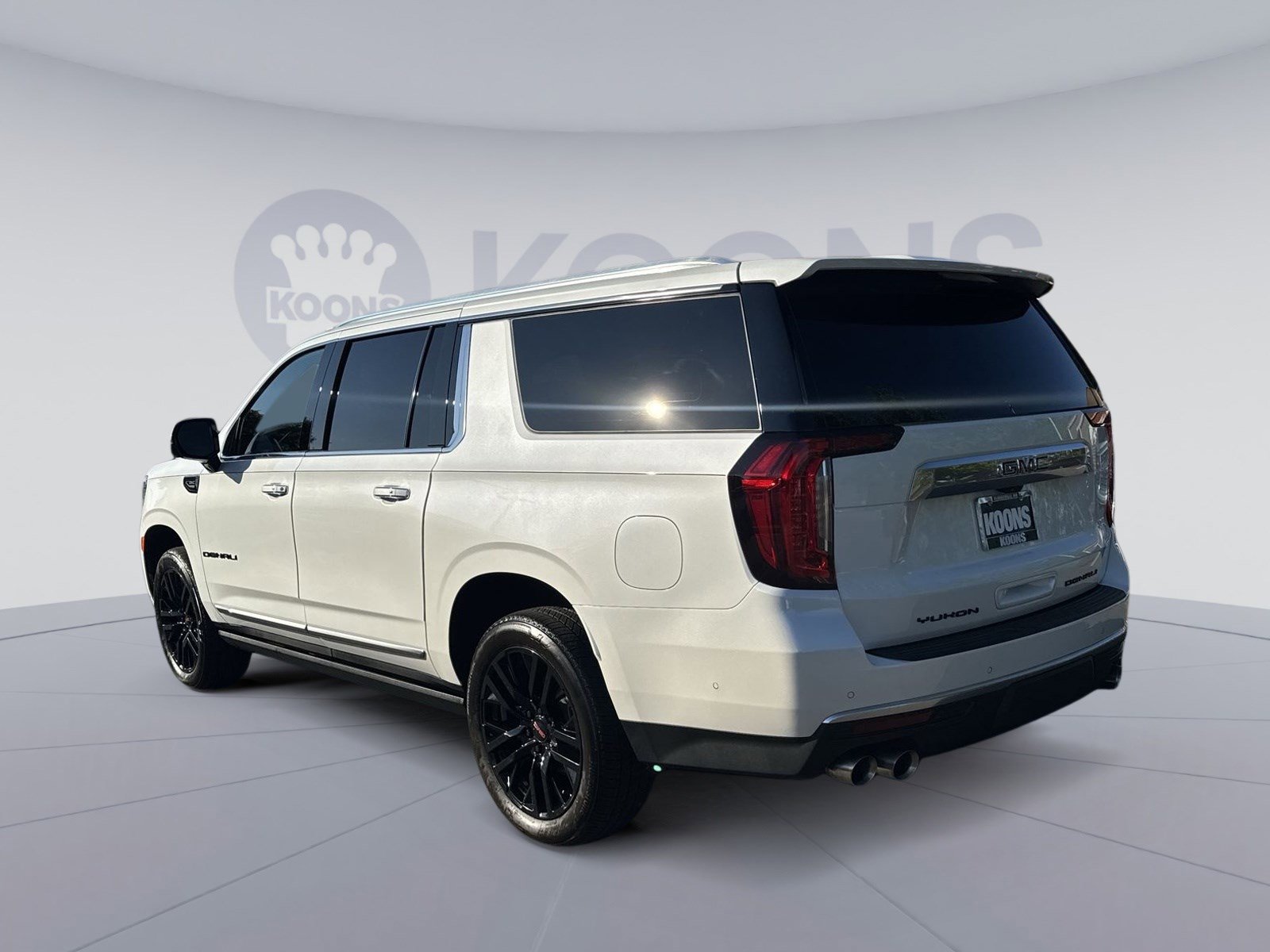 Used 2024 GMC Yukon XL Denali w/ Denali Reserve Package AWD/4WD image 4