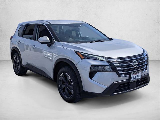 Used 2024 Nissan Rogue SV AWD/4WD image 3