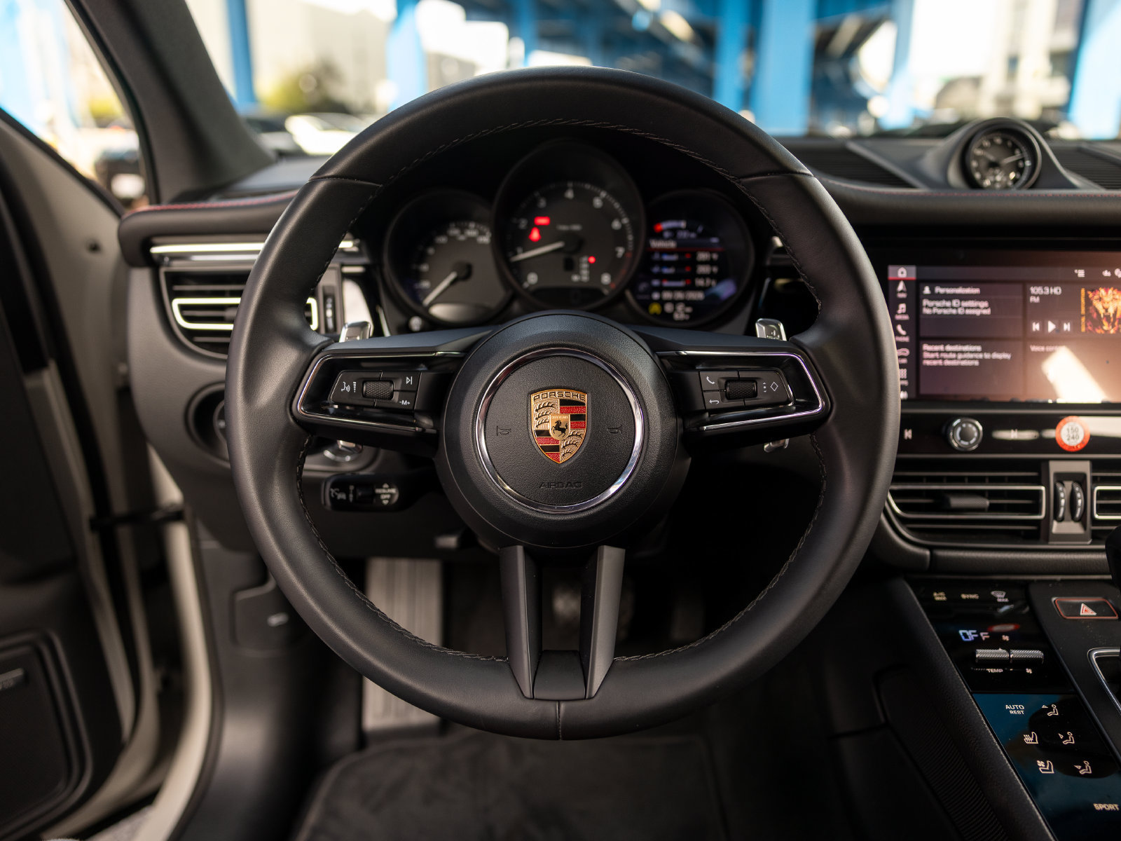 Certified 2026 Porsche Macan AWD/4WD image 6