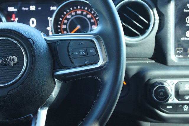 Used 2018 Jeep Wrangler Unlimited Sahara image 25