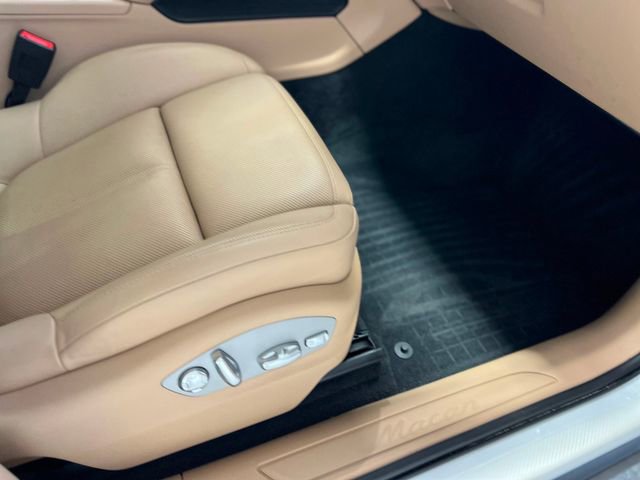 Used 2023 Porsche Macan Base image 33