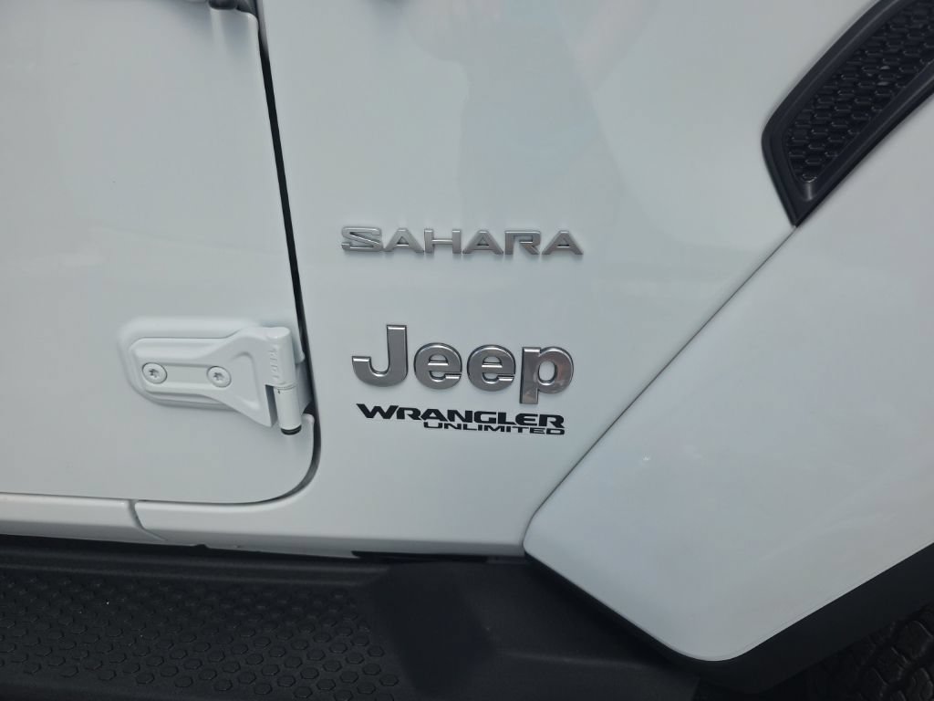 Used 2022 Jeep Wrangler Unlimited Sahara w/ LED Lighting Group AWD/4WD image 5