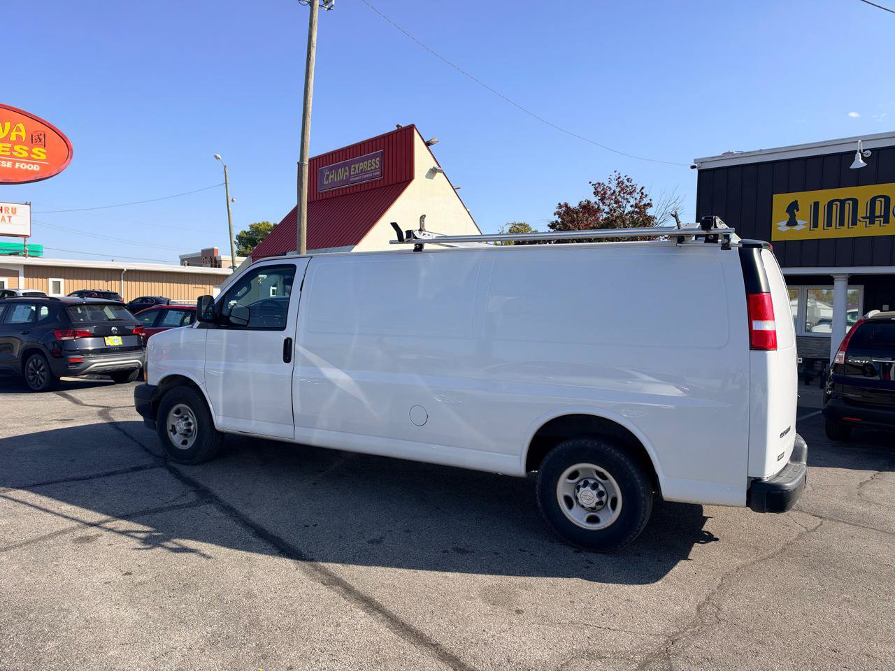 Used 2019 Chevrolet Express 2500 Extended w/ Communications Package RWD image 10
