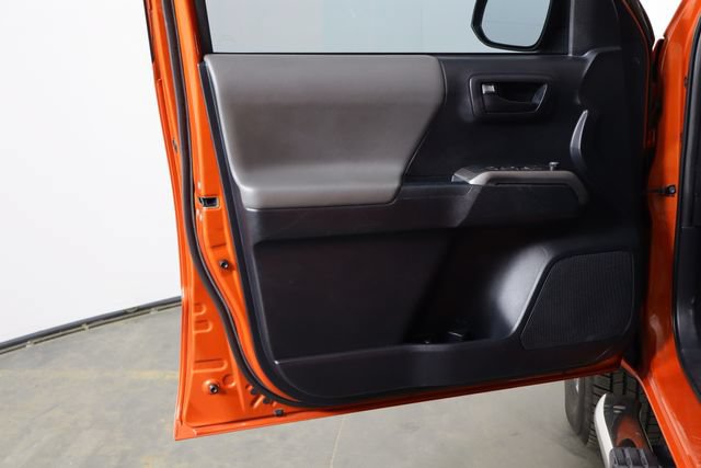 Used 2018 Toyota Tacoma SR5 RWD image 17
