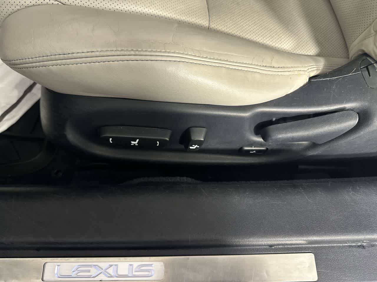 Used 2011 Lexus IS 250C w/ Luxury Pkg RWD image 12