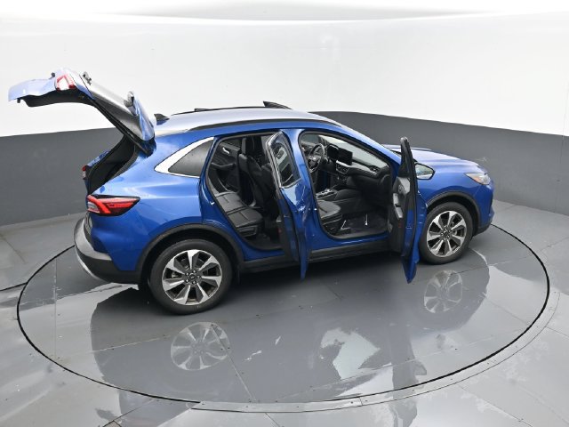 Used 2023 Ford Escape Platinum AWD/4WD image 29