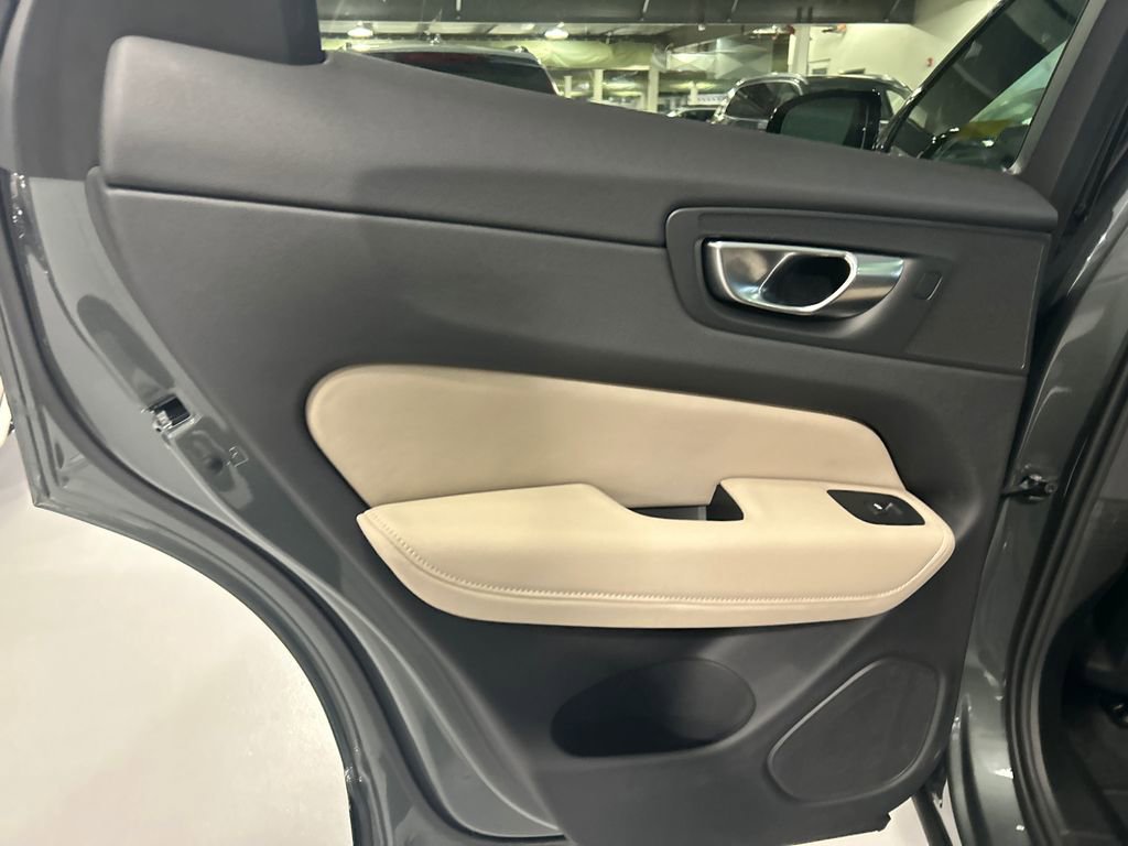 Used 2026 Volvo XC60 B5 Core w/ Climate Package image 21
