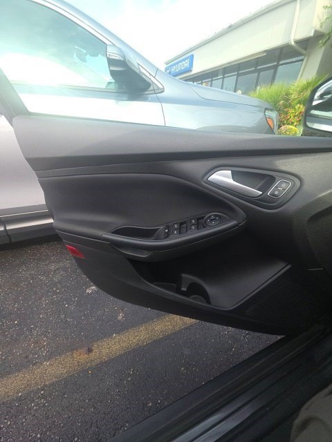 Used 2015 Ford Focus SE FWD image 14