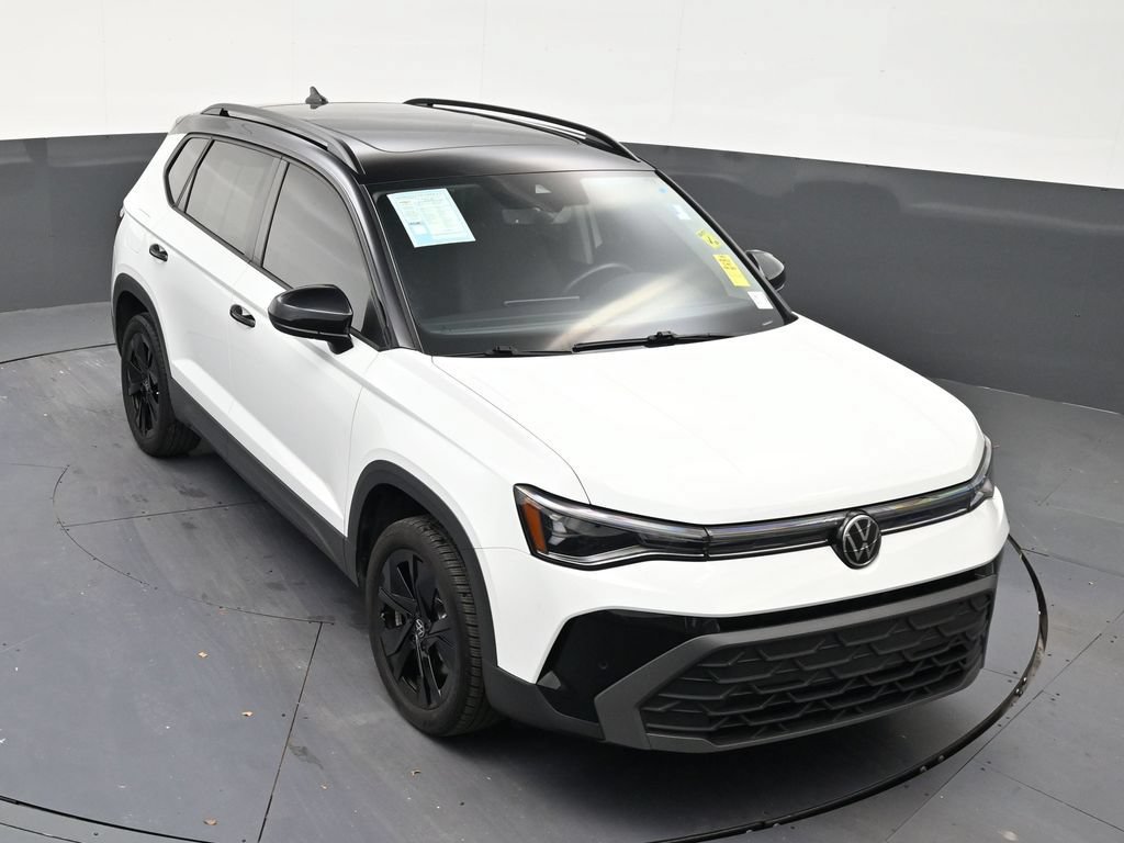 Used 2025 Volkswagen Taos SE FWD image 18