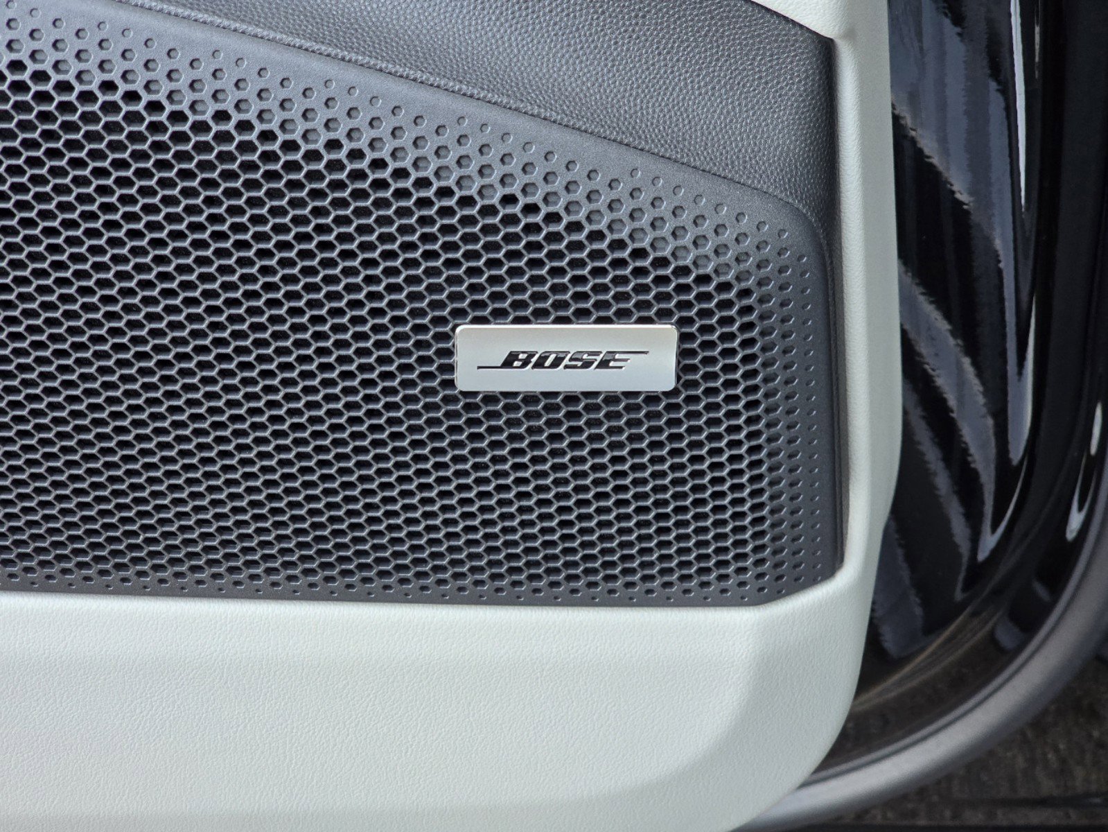 New 2025 Porsche Macan 4S Electric image 15