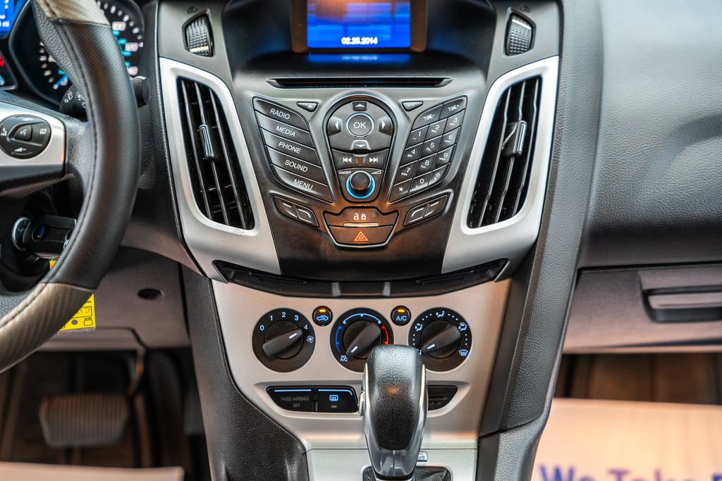 Used 2014 Ford Focus SE FWD image 20