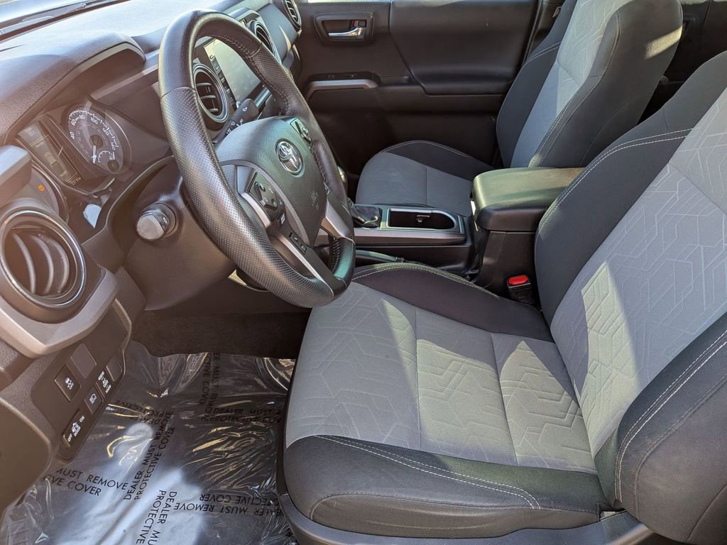 Used 2023 Toyota Tacoma TRD Off-Road w/ Technology Package AWD/4WD image 17