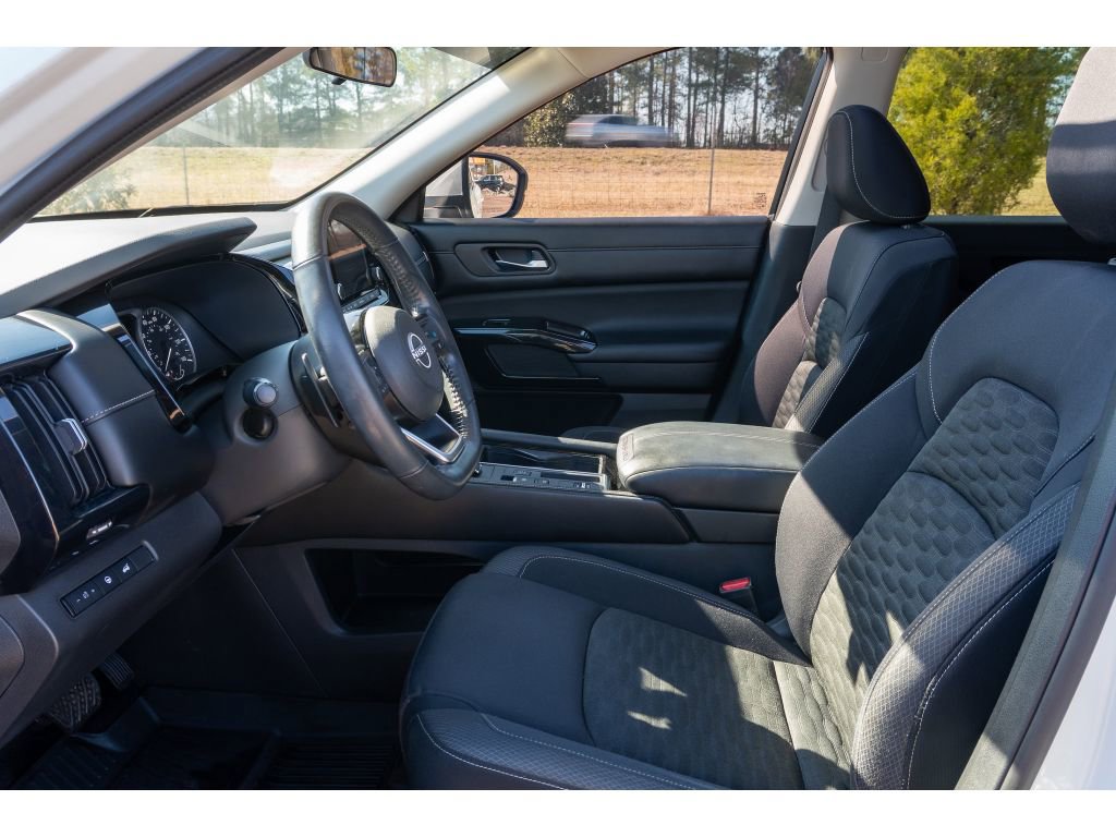 Used 2022 Nissan Pathfinder SV w/ SV Premium Package image 13