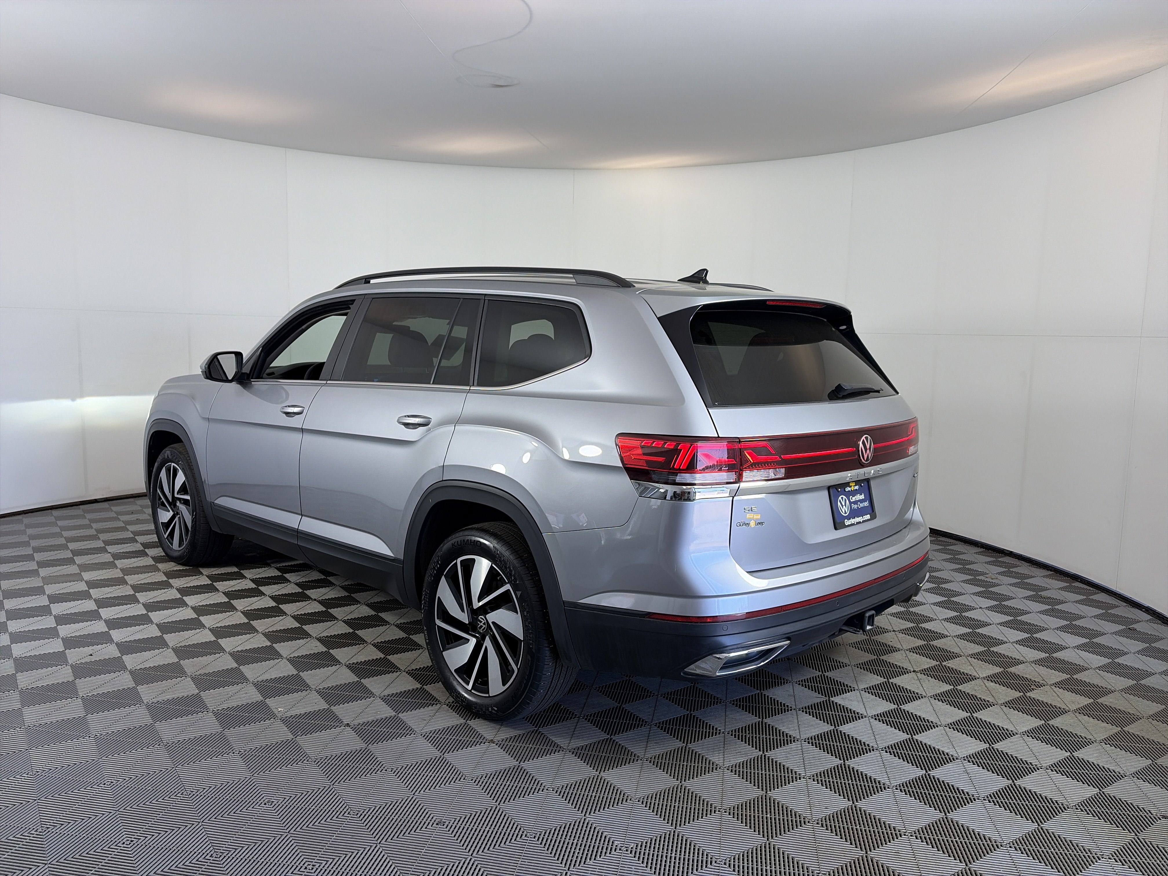 Used 2024 Volkswagen Atlas SE AWD/4WD image 9