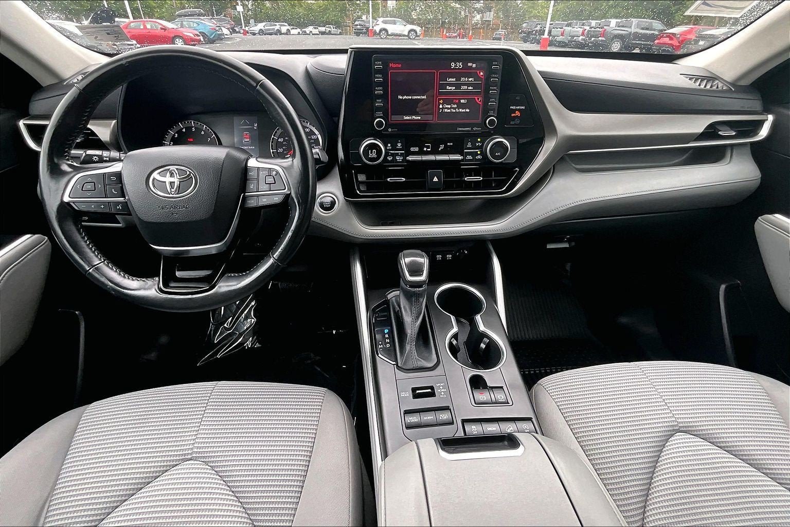 Used 2021 Toyota Highlander LE AWD/4WD image 14