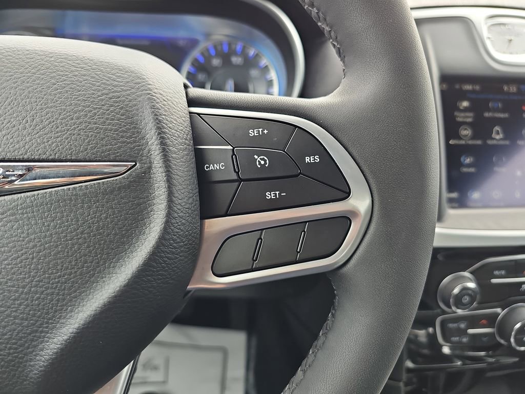 Used 2023 Chrysler 300 Touring image 22